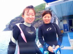 島をバックに♪