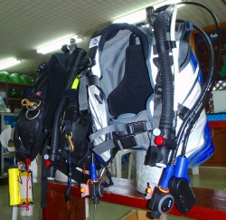 ダイビングの一番の重要言っても過言ではないのがBCD！！自分のが手に入ると本当にうれしいです！！