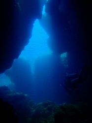 久場西洞窟光のシャワー