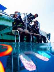 器材を背負って さぁ行くよ~ 090831e58d8ae6b0b4e99da2