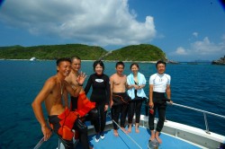 ケラマハナダイの根で記念写真 ケラマハナダイの根で記念写真