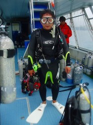 本日ＮＥＷスーツで登場！！ワールドダイブの温かスーツです。お薦めですね！！