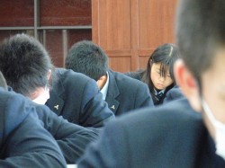 おお、真剣ですね~ 091104e5ada6e7a791-1