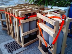 ナイトロックス専用のタンク。　新品のタンクってこんなにきれいなんですね。