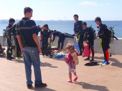 この子が背負っているのはタンク？じゃないよね