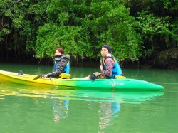 お父さんとお母さんも！（沖縄本島　マングローブ　カヤック）