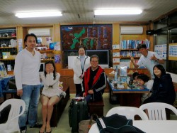 オープンウォーターコース・チームも合流しての記念写真です。皆さん初日、楽しめましたか??笑 オープンウォーターコース・チームも合流しての記念写真です。皆さん初日、楽しめましたか??笑