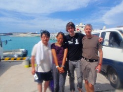 ジンベエダイブから帰って港で記念撮影♪