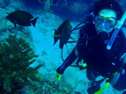 お魚すっごいきましたね！ちょっと引いたところを狙ってパチリ（沖縄　真栄田岬）