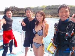 残波のダイナミックな地形を背景に！（沖縄本島　ダイビング）