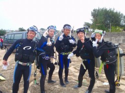 器材を背負って元気モリモリ♪