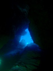 洞窟を通り抜けますよー