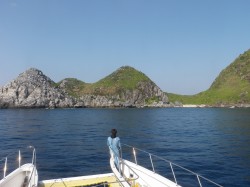 渡名喜島が見えてきました 渡名喜島が見えてきました