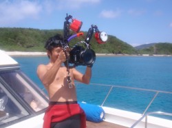 さて、船首で何をたくらんでいるのでしょう