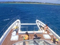 昼食後はデッキでお昼寝。。。